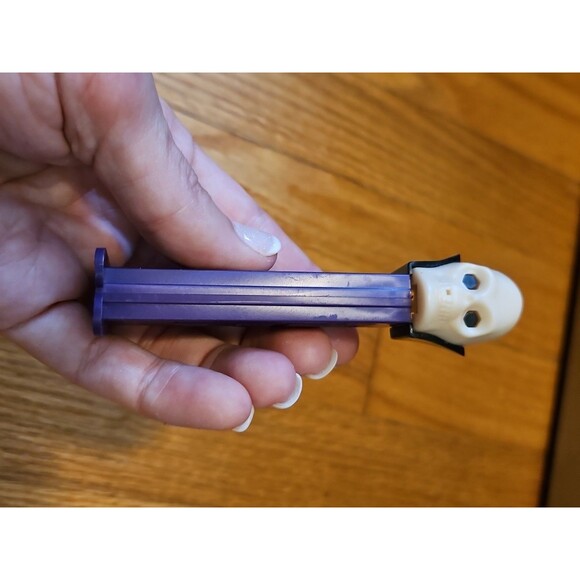 Vintage 1971 Purple Pez Dispenser Dr Skull Skeleton with Feet Made in Slovenia - Picture 11 of 16